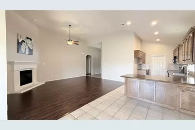 7810 Corona Court, Arlington, TX 76002 - Photo 10