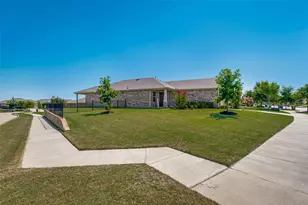 1201 Eagle Ln, Little Elm, TX 76227 - Photo 2