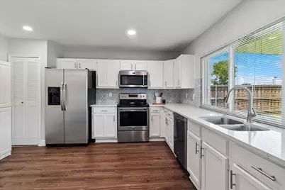 4900 Avery Circle, The Colony, TX 75056 - Photo 2