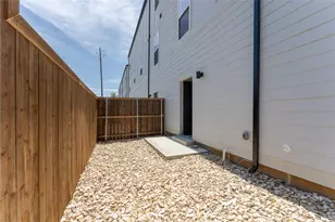 2025 Empire Central Dr, Dallas, TX 75235 - Photo 22