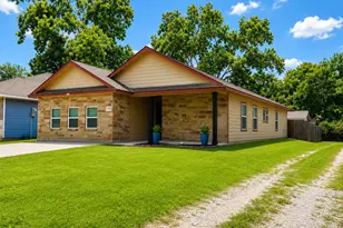 719 E 6th St, Bonham, TX 75418 - Photo 2