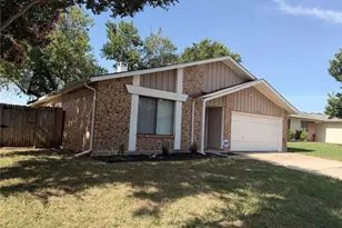 1206 Brook Hill Ln, Arlington, TX 76014 - Photo 2