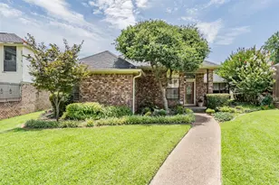 2520 Pecan Grove Ct, Irving, TX 75060 - Photo 2
