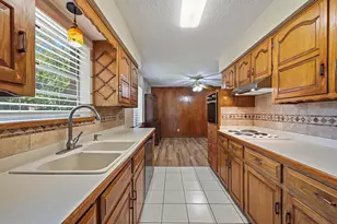 2506 Glen Ct, Irving, TX 75062 - Photo 8