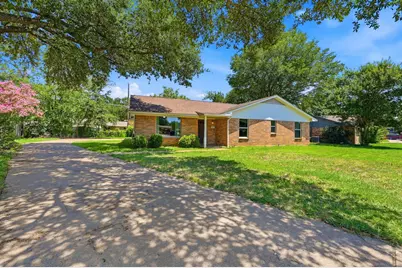 2506 Glen Court, Irving, TX 75062 - Photo 2