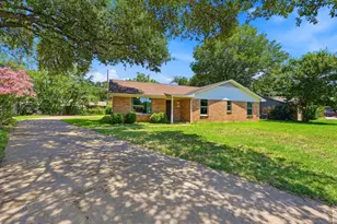 2506 Glen Ct, Irving, TX 75062 - Photo 2