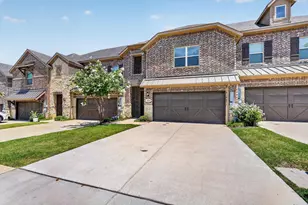 2873 Creekway Dr, Carrollton, TX 75010 - Photo 2