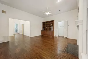 9703 Raven Ln, Irving, TX 75063 - Photo 8