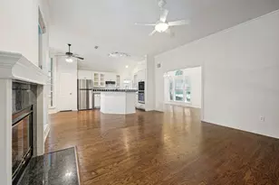 9703 Raven Ln, Irving, TX 75063 - Photo 10