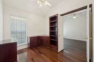 9703 Raven Ln, Irving, TX 75063 - Photo 16