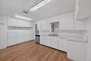 620 W Main St, Crowley, TX 76036 - Photo 4