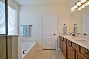 401 Bluefinch Dr, Little Elm, TX 75068 - Photo 10
