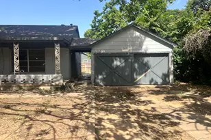 1107 Wayne St, Fort Worth, TX 76117 - Photo 2