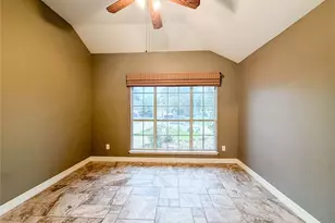 2752 Scarborough Dr, Grand Prairie, TX 75052 - Photo 6