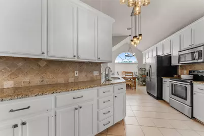 628 Willow Creek Drive, Hewitt, TX 76643 - Photo 10