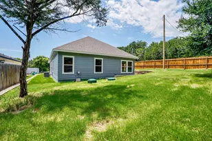 800 Crow Ct, Granbury, TX 76048 - Photo 28