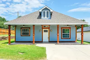 800 Crow Ct, Granbury, TX 76048 - Photo 1