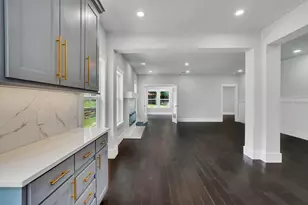 800 Crow Ct, Granbury, TX 76048 - Photo 8