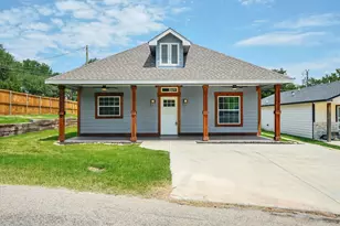 800 Crow Ct, Granbury, TX 76048 - Photo 1