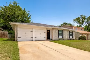 1405 Rambler Rd, Arlington, TX 76014 - Photo 2