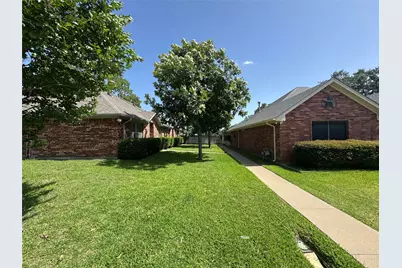 957 Austin Court #957, Weatherford, TX 76086 - Photo 2