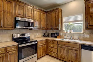 751 N Sherman Ave, Van Alstyne, TX 75495 - Photo 6