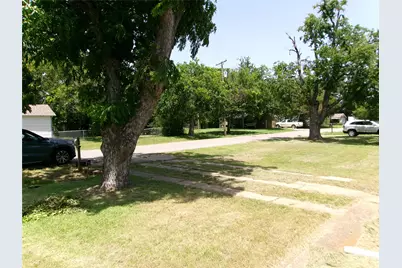 419 W Evans Avenue, Bonham, TX 75418 - Photo 38