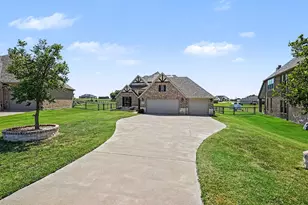 718 Cactus Crk Ct, Godley, TX 76044 - Photo 2
