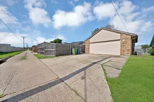 7000 Curry Dr, The Colony, TX 75056 - Photo 28
