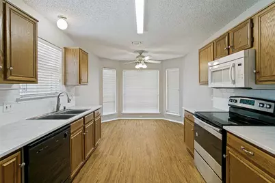 10820 Pebblecreek Court, Benbrook, TX 76126 - Photo 6