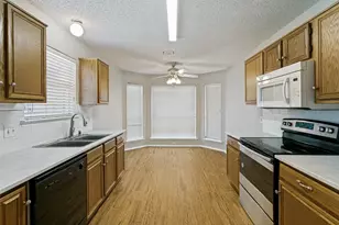 10820 Pebblecreek Ct, Benbrook, TX 76126 - Photo 6