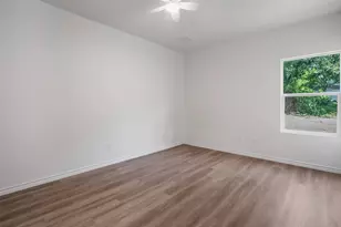 211 W Elm St, Whitewright, TX 75491 - Photo 14