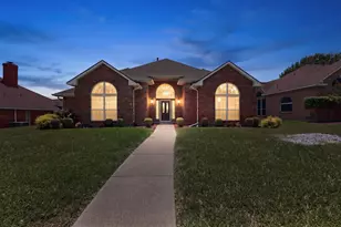 712 Regalwood Dr, DeSoto, TX 75115 - Photo 2