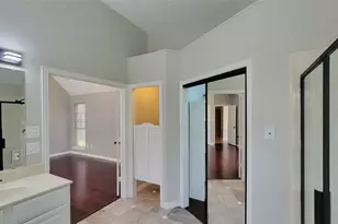9726 Windy Hollow Dr, Irving, TX 75063 - Photo 20