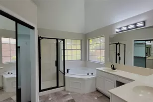 9726 Windy Hollow Dr, Irving, TX 75063 - Photo 22
