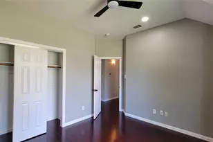 9726 Windy Hollow Dr, Irving, TX 75063 - Photo 12