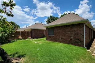 9726 Windy Hollow Dr, Irving, TX 75063 - Photo 30