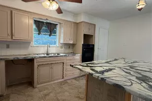 2406 W Broadview St, Greenville, TX 75402 - Photo 8