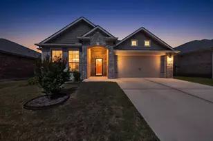 504 Cross Ridge Cir N, Fort Worth, TX 76120 - Photo 2