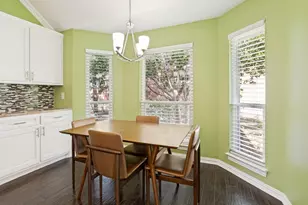 9502 Valley Lake Ln, Irving, TX 75063 - Photo 12