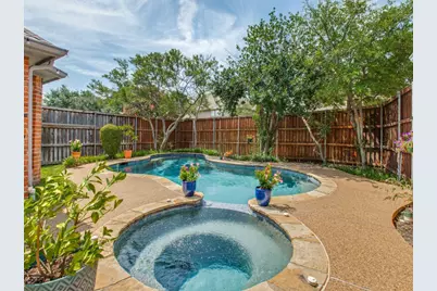 9502 Valley Lake Lane, Irving, TX 75063 - Photo 4