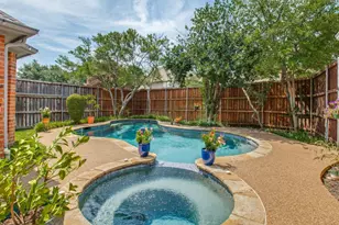 9502 Valley Lake Ln, Irving, TX 75063 - Photo 4