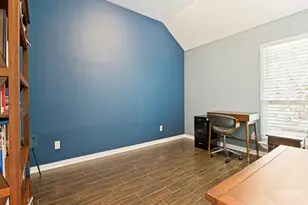 9502 Valley Lake Ln, Irving, TX 75063 - Photo 24