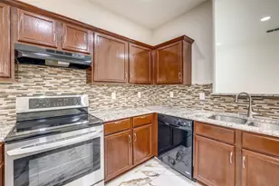 915 Penny Royal Ct, Arlington, TX 76002 - Photo 10