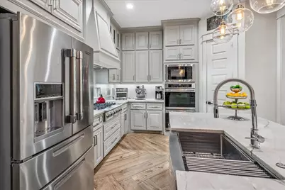 2121 Clearspring Drive S, Irving, TX 75063 - Photo 12