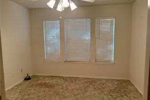 570 N Center, Blossom, TX 75416 - Photo 14