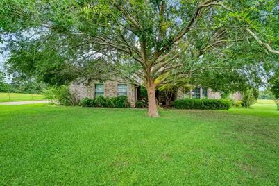 570 N Center, Blossom, TX 75416 - Photo 2