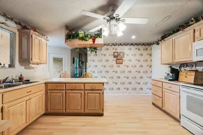 570 N Center, Blossom, TX 75416 - Photo 8