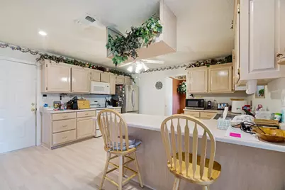 570 N Center, Blossom, TX 75416 - Photo 6