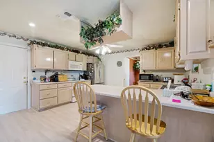 570 N Center, Blossom, TX 75416 - Photo 6